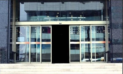 套疊自動門